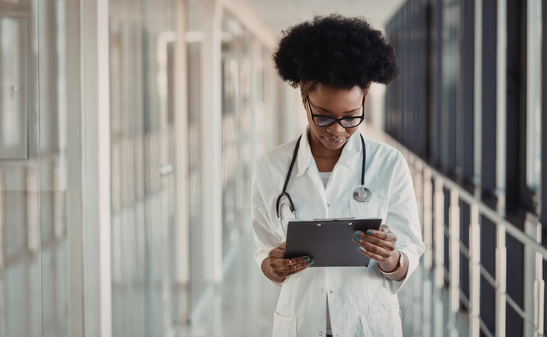 healthcare-professional-tablet-digital-workflow